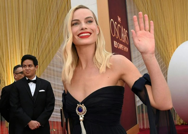 4. Margot Robbie's Vintage Chanel Dress (2020) Margot Robbie during the 92nd Oscars at the Dolby Theatre in Hollywood, California on February 9, 2020.